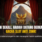 Mesin slot Divine Fortune berbalut emas dengan simbol dewa dan koin berkilau, berdiri di tengah aula mewah berlatar gunung megah.